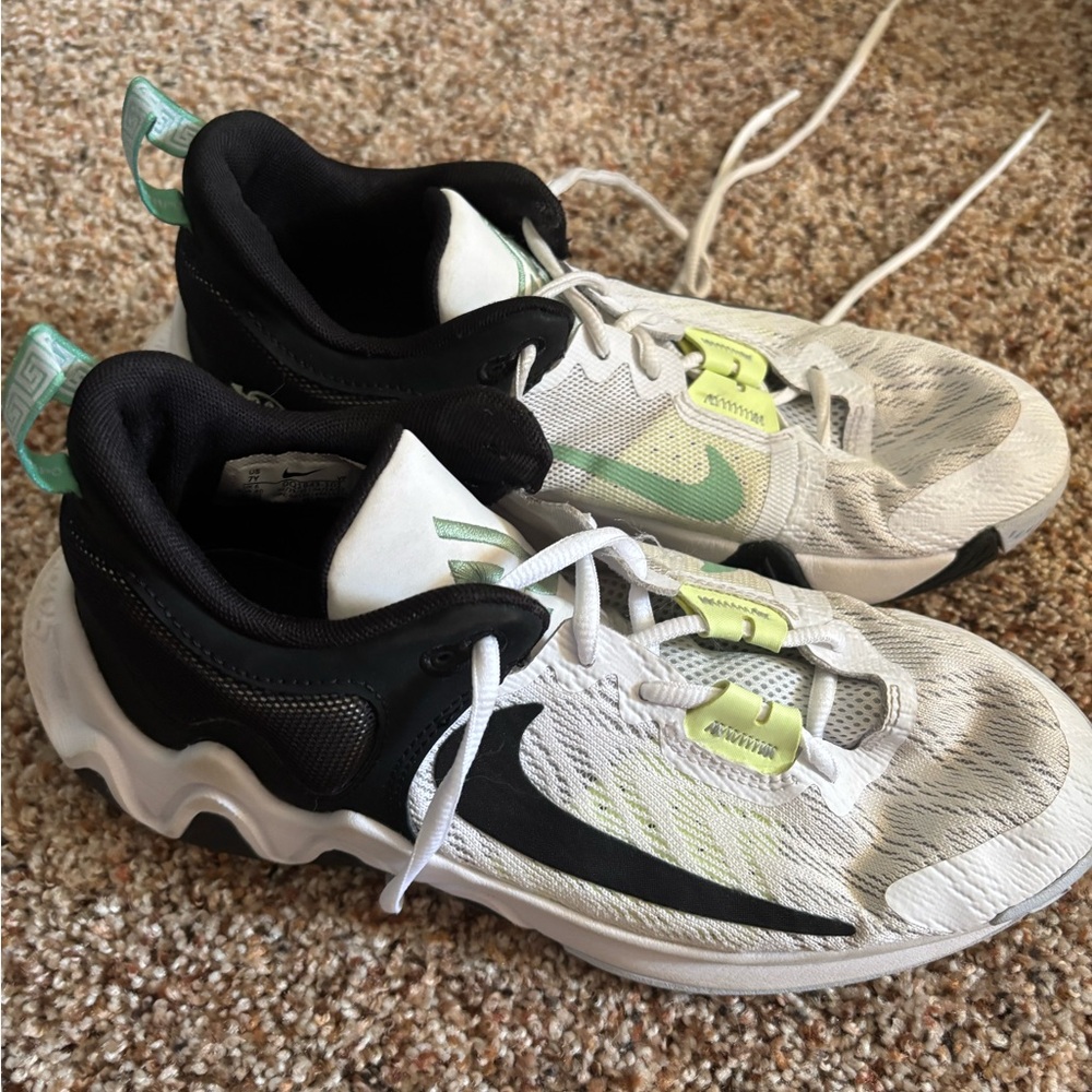 Nike Kids White and Black Sneakers with Green Accents